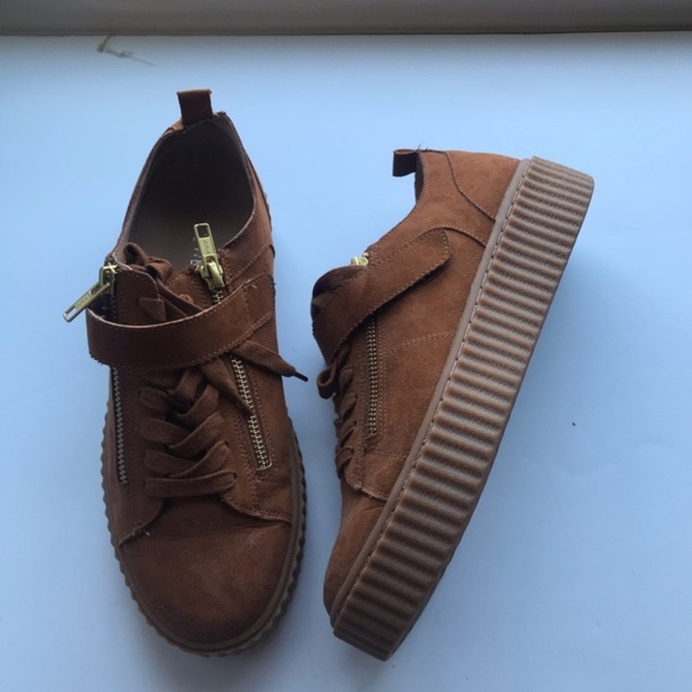 NINE WEST CREEPER BUCKLE UP SNEAKER